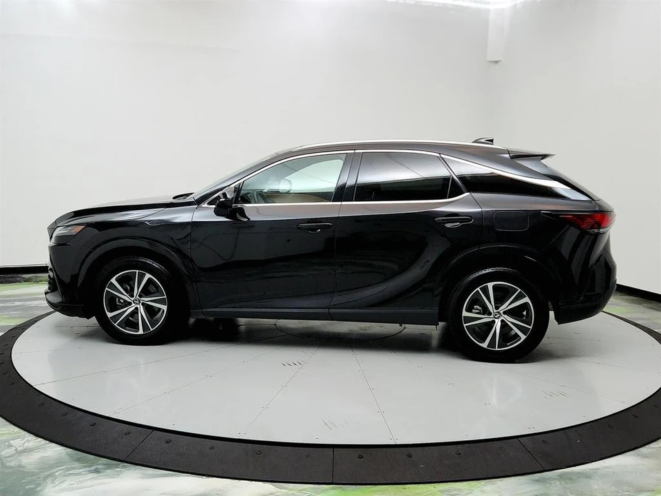2023 Lexus RX 5th Gen - Image 8 of 21