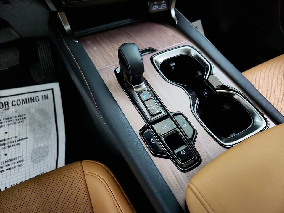 2023 Lexus RX 5th Gen - Image 19 of 21