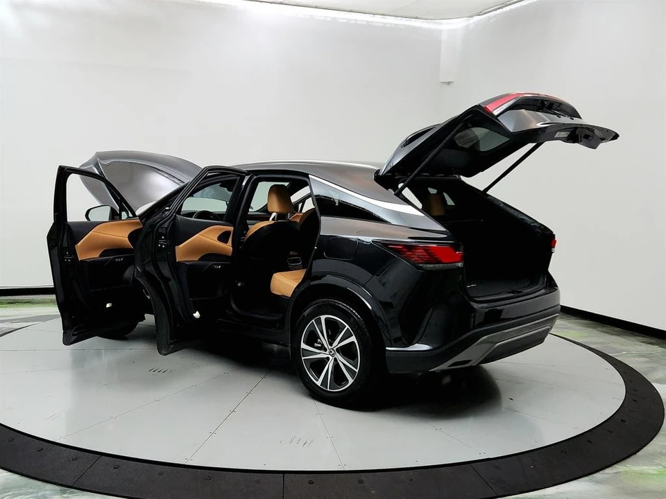2023 Lexus RX 5th Gen - Image 12 of 21