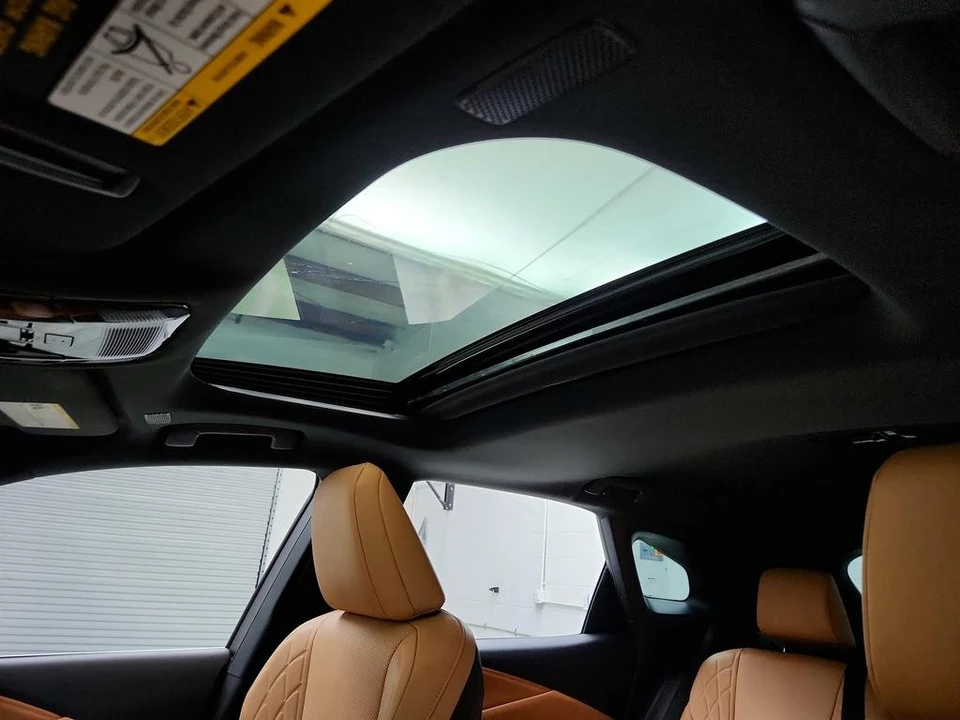 2023 Lexus RX 5th Gen - Image 15 of 21