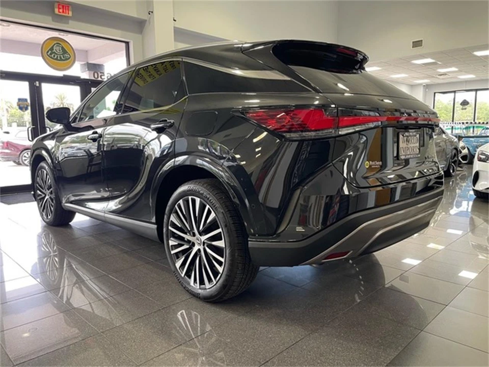 2023 Lexus RX 5th Gen - Image 3 of 31