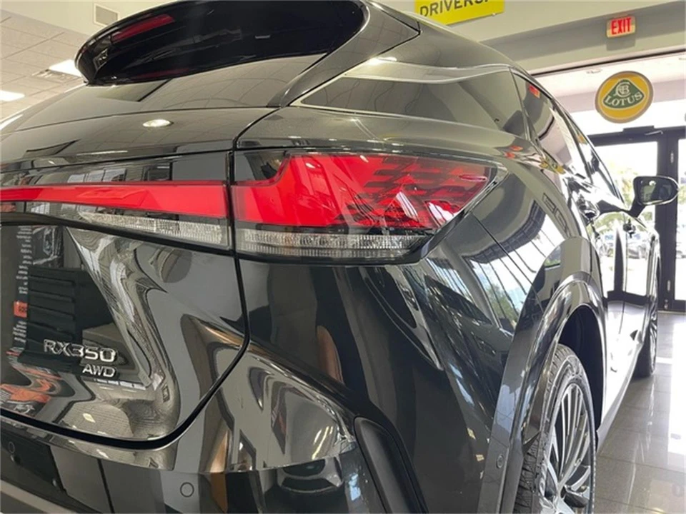 2023 Lexus RX 5th Gen - Image 17 of 31