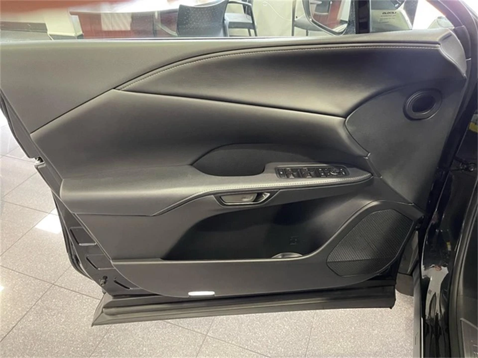 2023 Lexus RX 5th Gen - Image 23 of 31