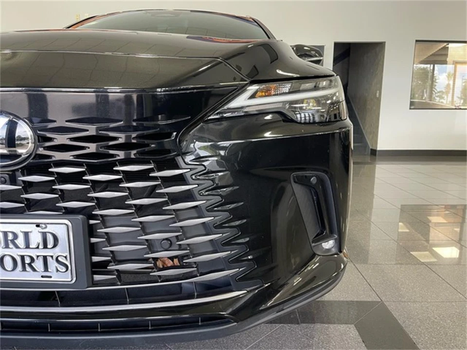 2023 Lexus RX 5th Gen - Image 10 of 31