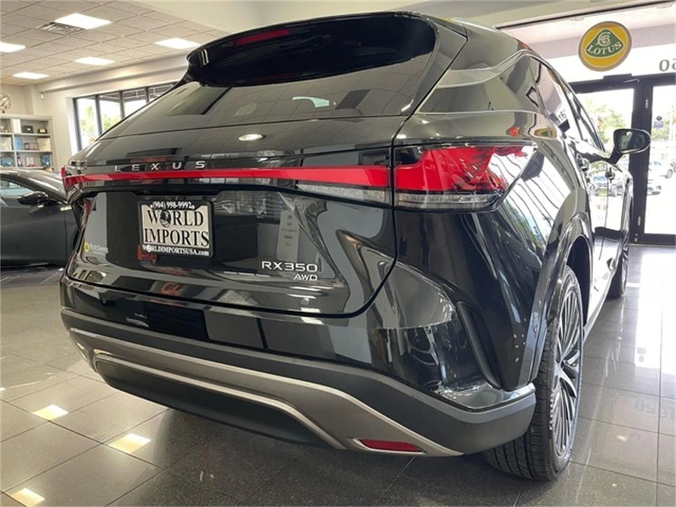 2023 Lexus RX 5th Gen - Image 18 of 31