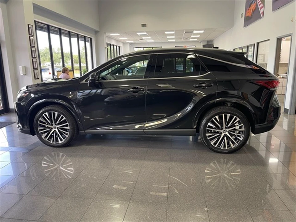 2023 Lexus RX 5th Gen - Image 2 of 31