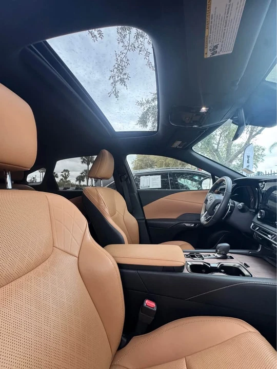2023 Lexus RX 5th Gen - Image 6 of 9