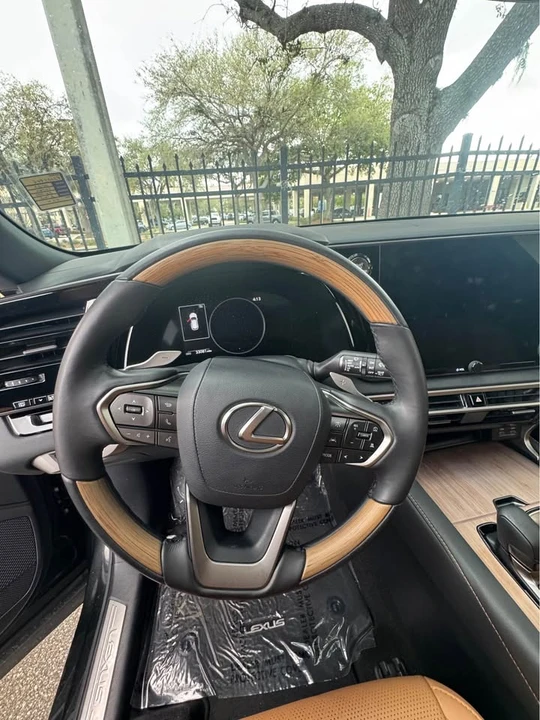 2023 Lexus RX 5th Gen - Image 5 of 9