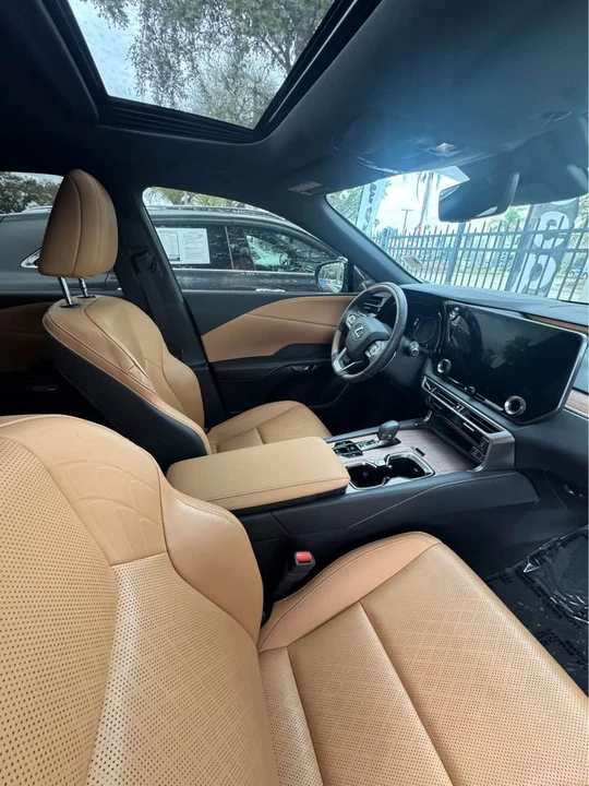 2023 Lexus RX 5th Gen - Image 7 of 9