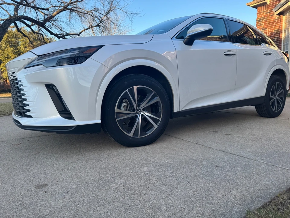 2023 Lexus RX 5th Gen - Image 15 of 18