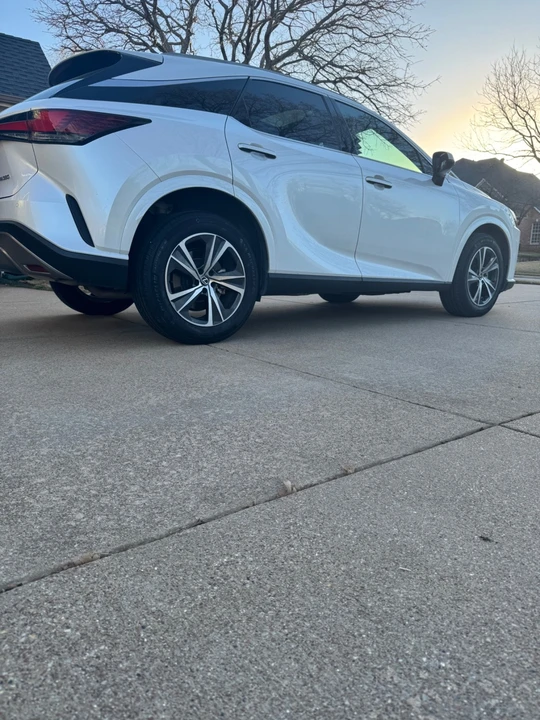 2023 Lexus RX 5th Gen - Image 17 of 18