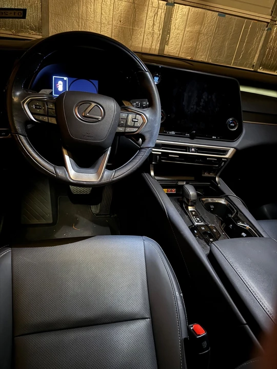 2023 Lexus RX 5th Gen - Image 5 of 18