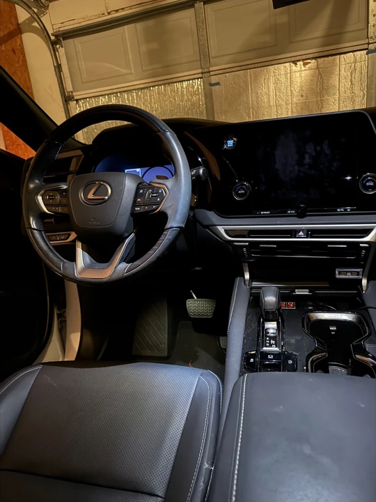 2023 Lexus RX 5th Gen - Image 4 of 18