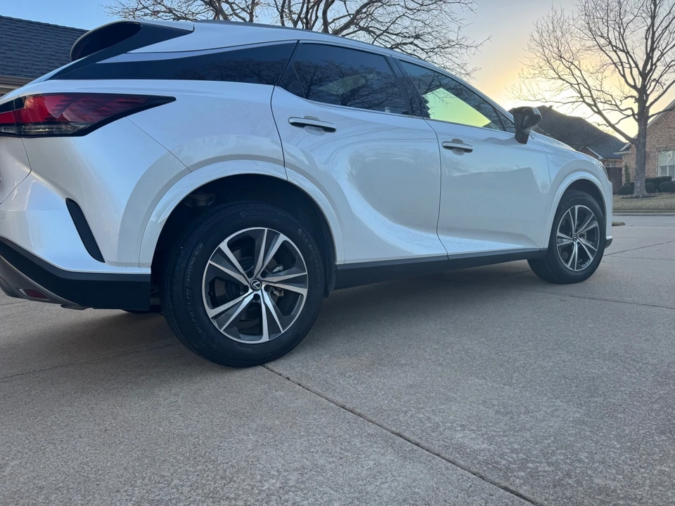 2023 Lexus RX 5th Gen - Image 16 of 18