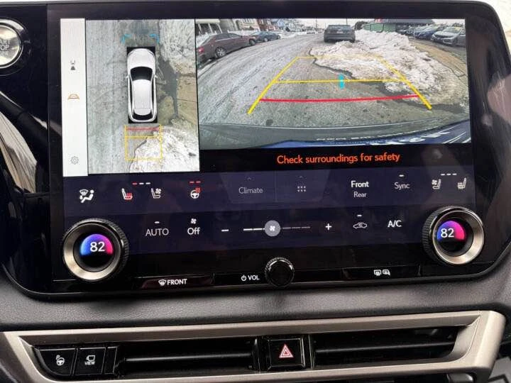 2023 Lexus RX 5th Gen - Image 15 of 17