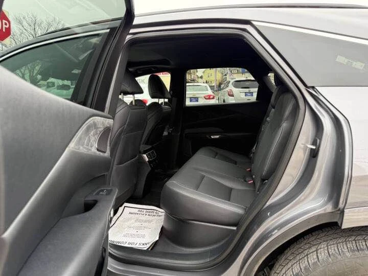 2023 Lexus RX 5th Gen - Image 11 of 17
