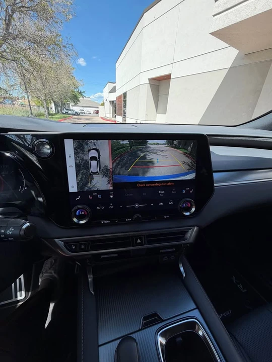 2023 Lexus RX 5th Gen - Image 17 of 21