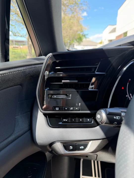 2023 Lexus RX 5th Gen - Image 13 of 21