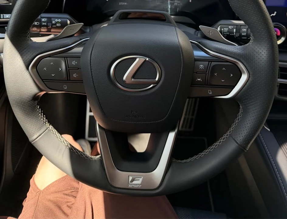 2023 Lexus RX 5th Gen - Image 14 of 21