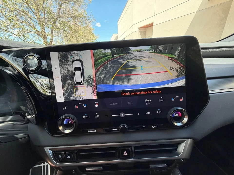 2023 Lexus RX 5th Gen - Image 18 of 21