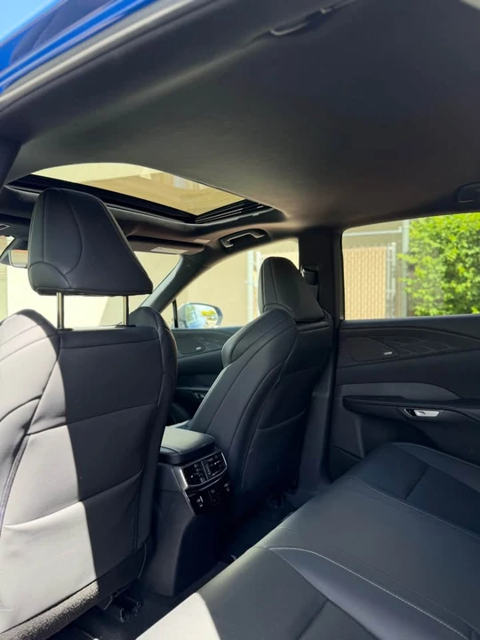 2023 Lexus RX 5th Gen - Image 8 of 21