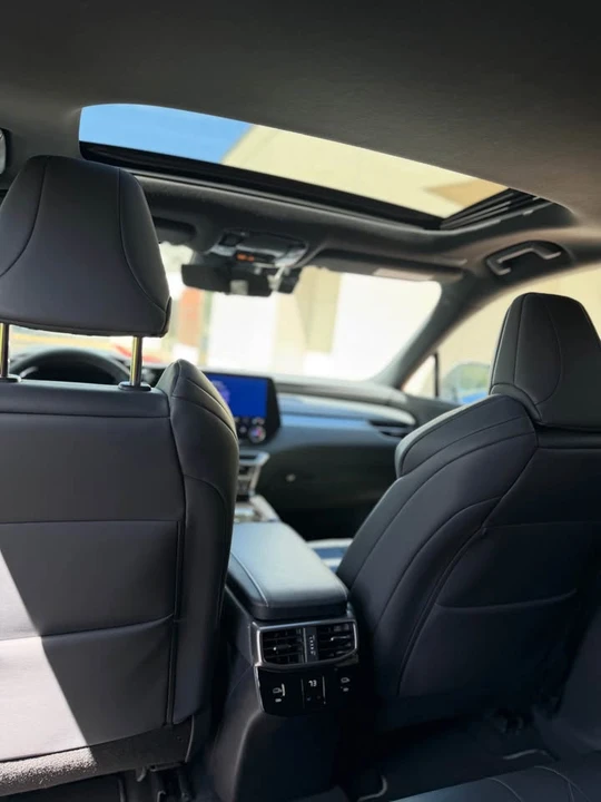 2023 Lexus RX 5th Gen - Image 9 of 21