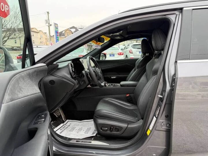 2023 Lexus RX 5th Gen - Image 8 of 16