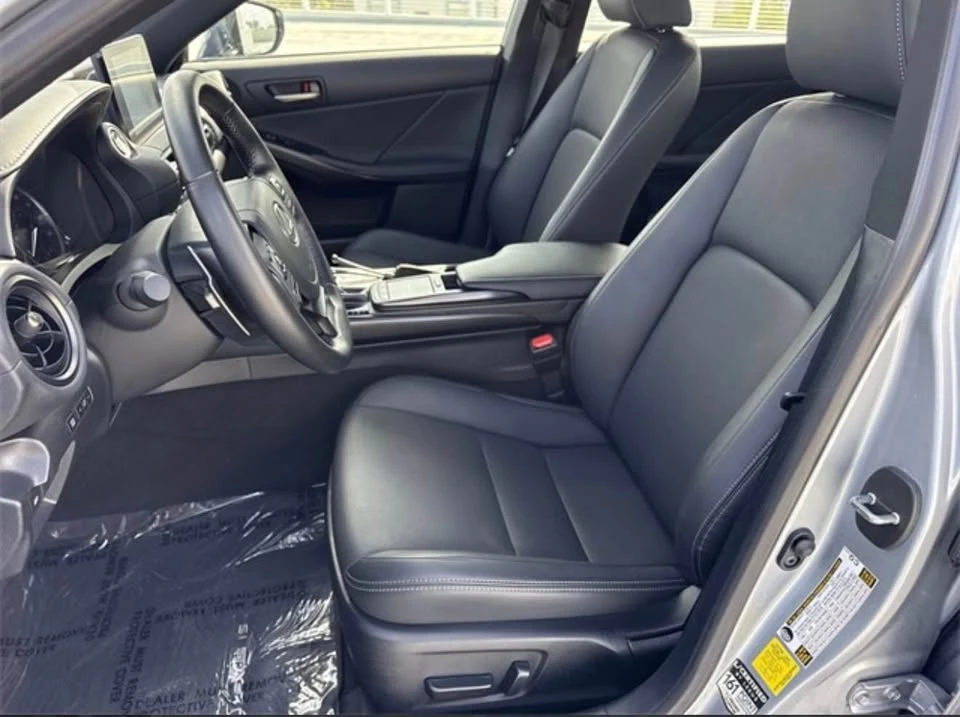 2023 Lexus RX 5th Gen - Image 5 of 17