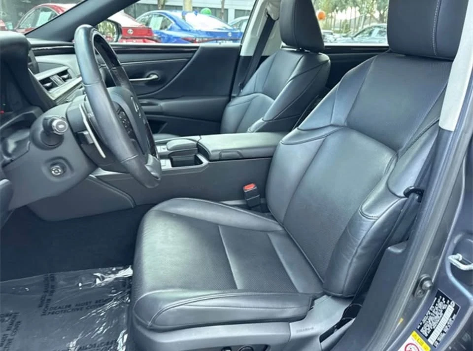 2023 Lexus RX 5th Gen - Image 14 of 17