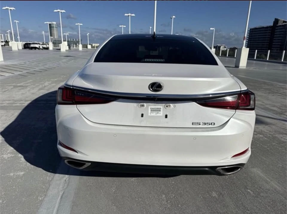 2023 Lexus RX 5th Gen - Image 11 of 17