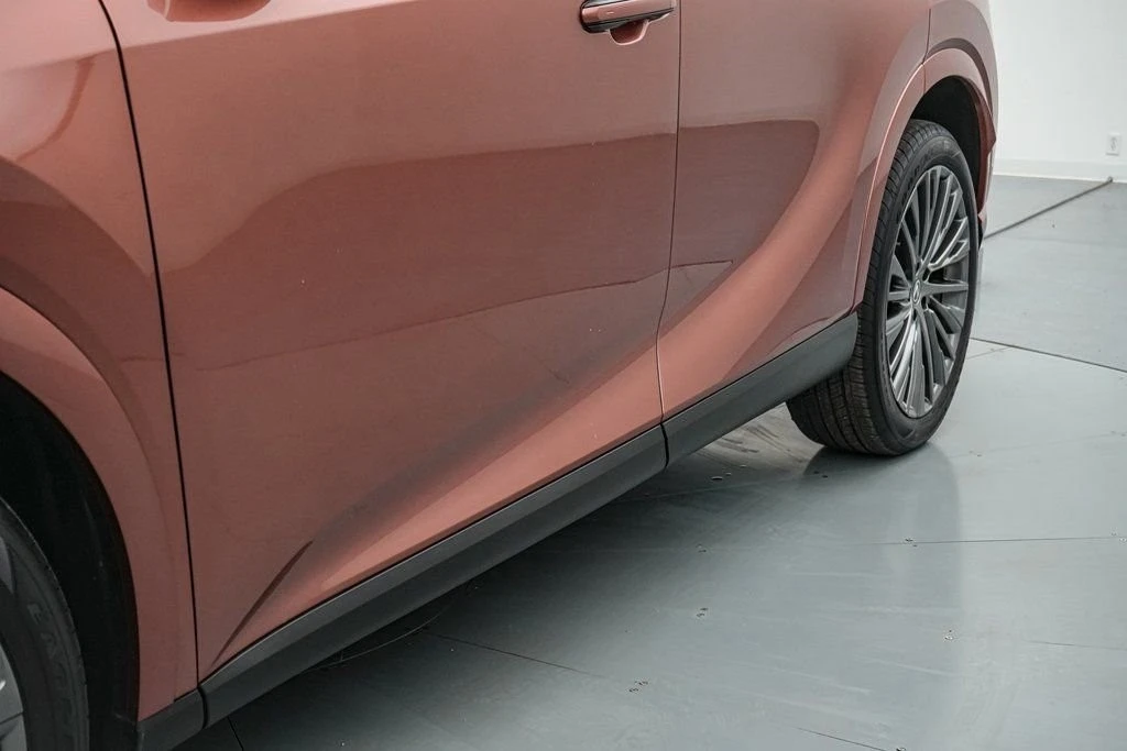 2023 Lexus RX 5th Gen - Image 16 of 21