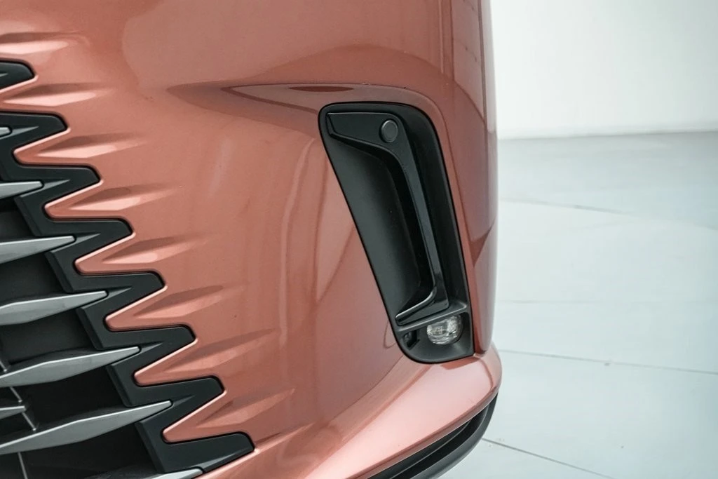 2023 Lexus RX 5th Gen - Image 15 of 21