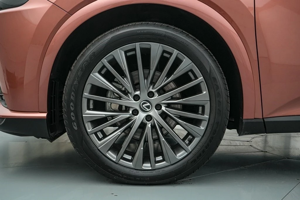 2023 Lexus RX 5th Gen - Image 11 of 21