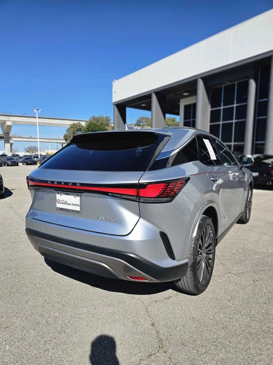 2023 Lexus RX 5th Gen - Image 4 of 13