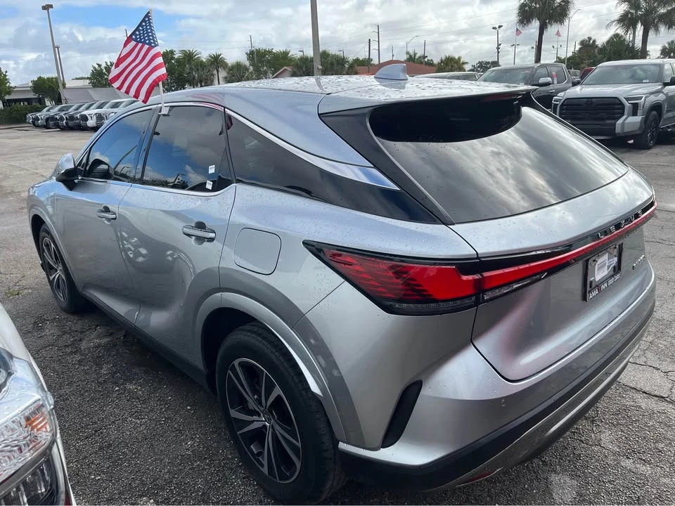 2023 Lexus RX 5th Gen - Image 7 of 9
