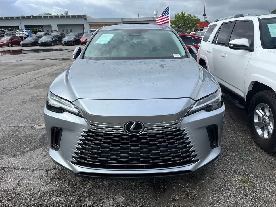 2023 Lexus RX 5th Gen - Image 3 of 9