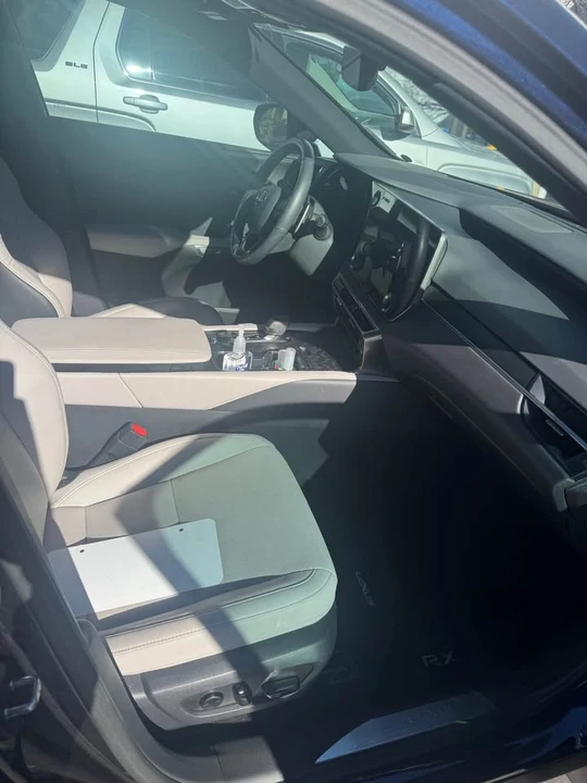 2023 Lexus RX 5th Gen - Image 6 of 8