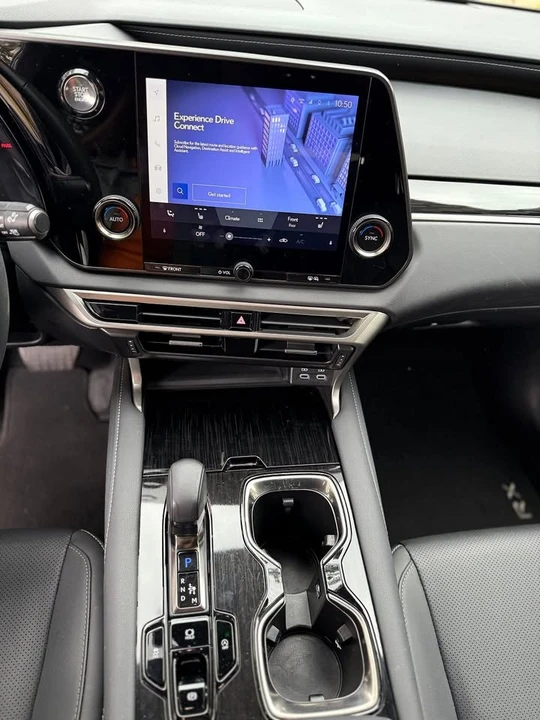 2023 Lexus RX 5th Gen - Image 3 of 8