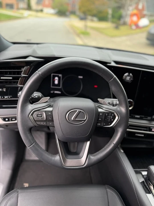 2023 Lexus RX 5th Gen - Image 6 of 8
