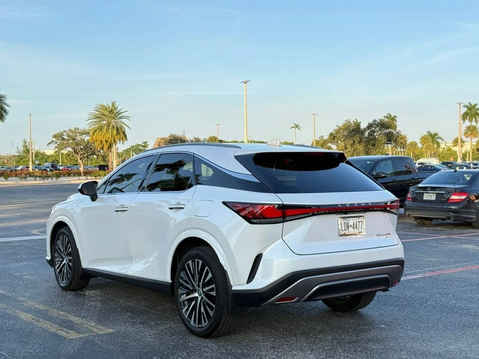 2023 Lexus RX 5th Gen - Image 5 of 21