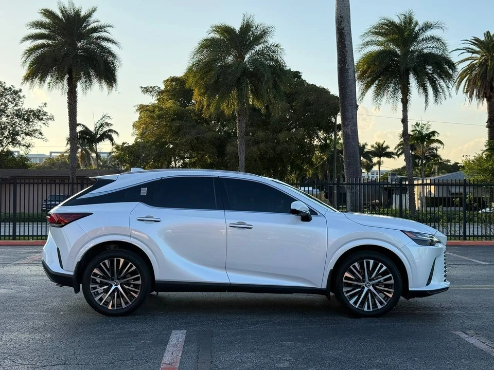 2023 Lexus RX 5th Gen - Image 9 of 21