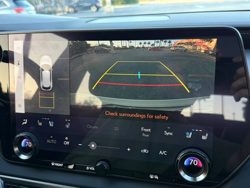 2023 Lexus RX 5th Gen - Image 19 of 21