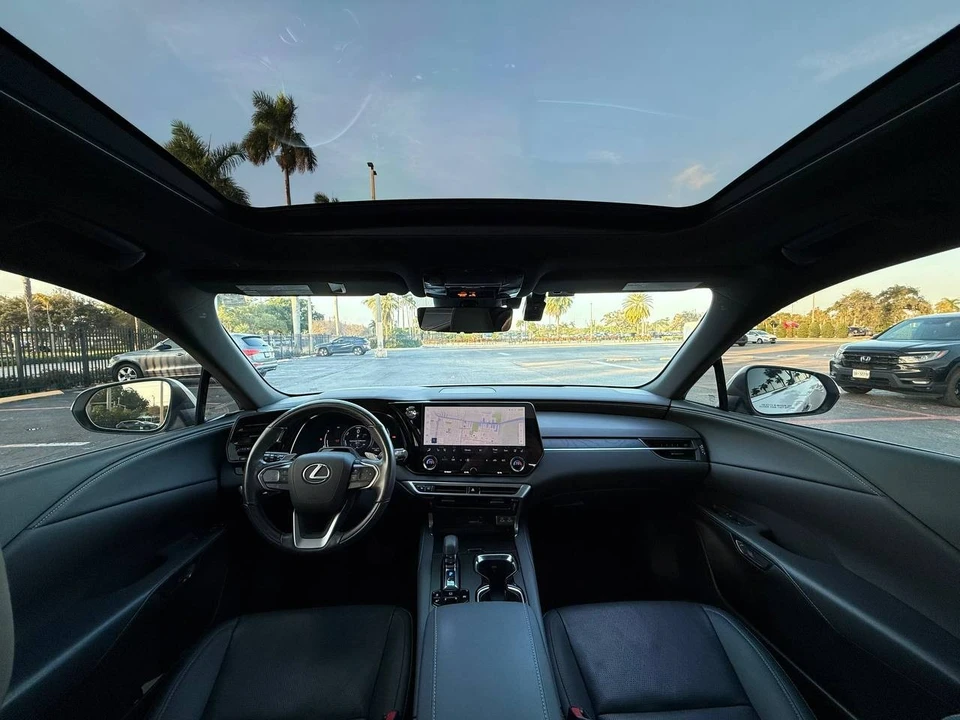 2023 Lexus RX 5th Gen - Image 13 of 21