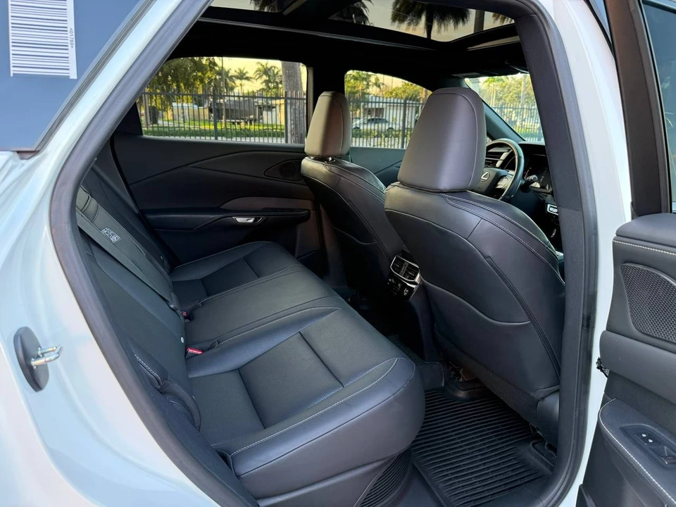 2023 Lexus RX 5th Gen - Image 18 of 21