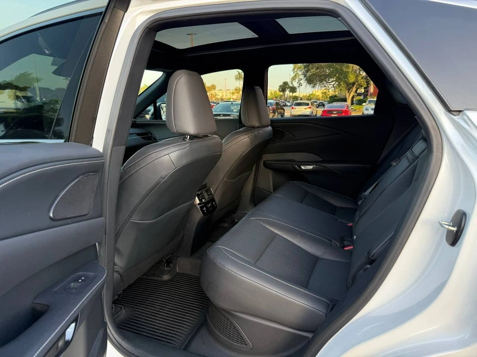 2023 Lexus RX 5th Gen - Image 17 of 21