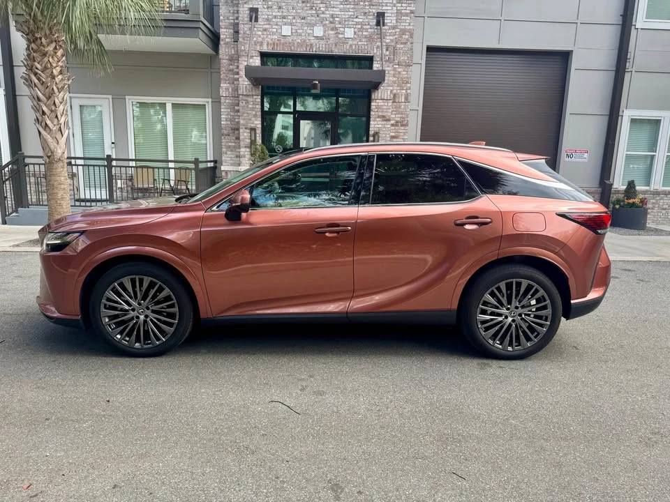 2023 Lexus RX 5th Gen - Image 6 of 11