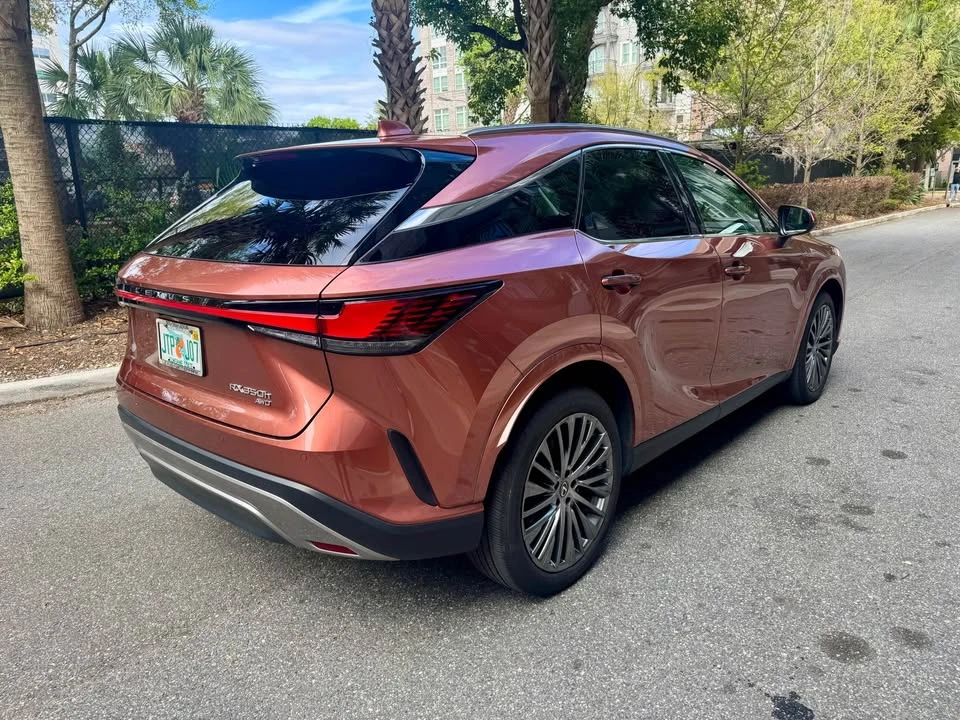 2023 Lexus RX 5th Gen - Image 5 of 11