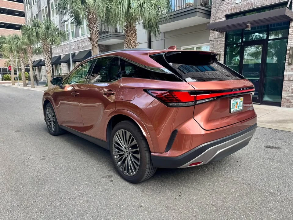 2023 Lexus RX 5th Gen - Image 7 of 11
