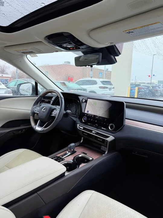 2023 Lexus RX 5th Gen - Image 8 of 14