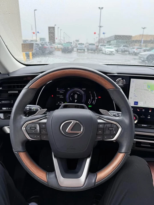 2023 Lexus RX 5th Gen - Image 7 of 14